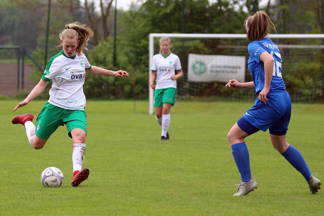 Merville Vloo combineert voetbal in de Bundesliga met studeren in Groningen - Johan Cruyff Academy