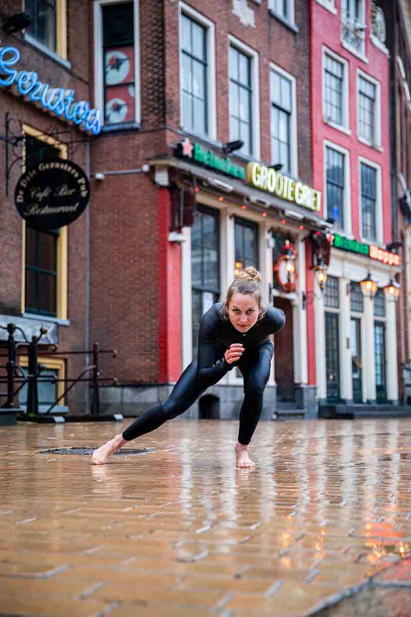 Melissa Wijfje op de Grote Markt in Groningen - Amazing Story - Johan Cruyff Academy. Fotografie: Lobke Vale.